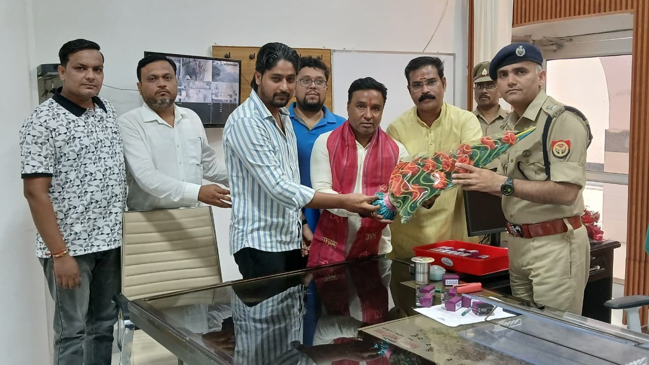 हिंदू युवा वाहिनी ने नवागत एसएसपी नीरज जादौन का किया अभिनंदन