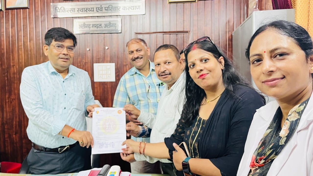 मजदूर संघ ने एनएचएम कर्मचारियों के बकाया वेतन जारी करने की मांग को लेकर सौंपा ज्ञापन