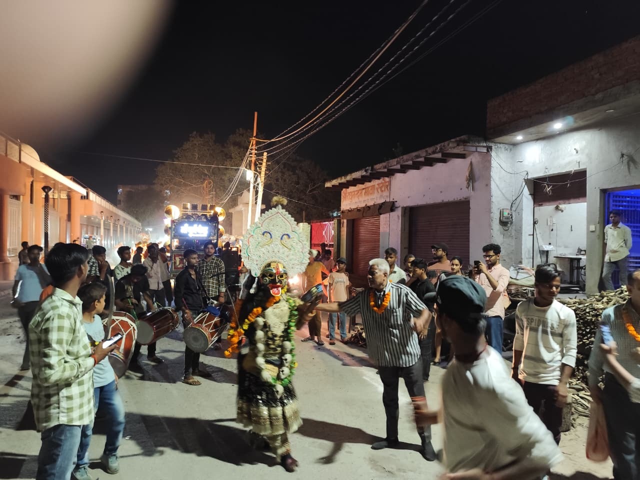 अचलताल रामलीला मैदान में धूमधाम से निकाला मां काली जी का मेला