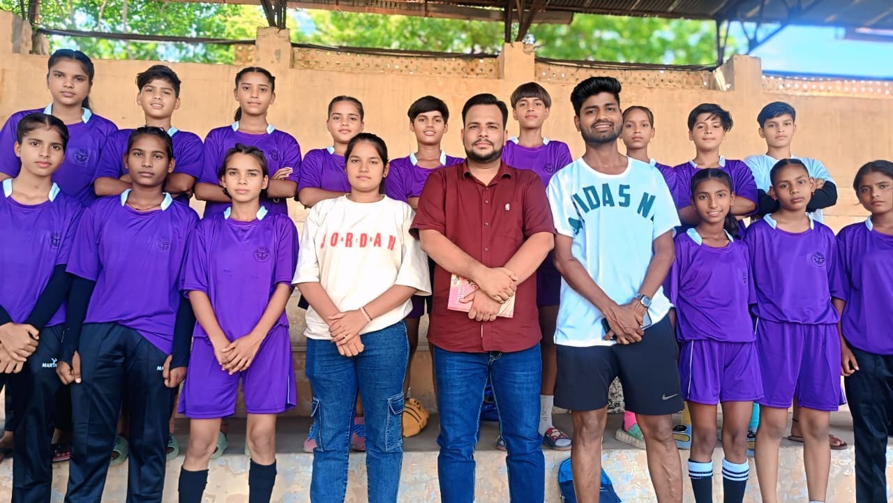अलीगढ़ मंडल ने प्रदेश स्तरीय जूनियर बालिका फुटबॉल प्रतियोगिता में सहारनपुर मंडल को 8-0 से हराया